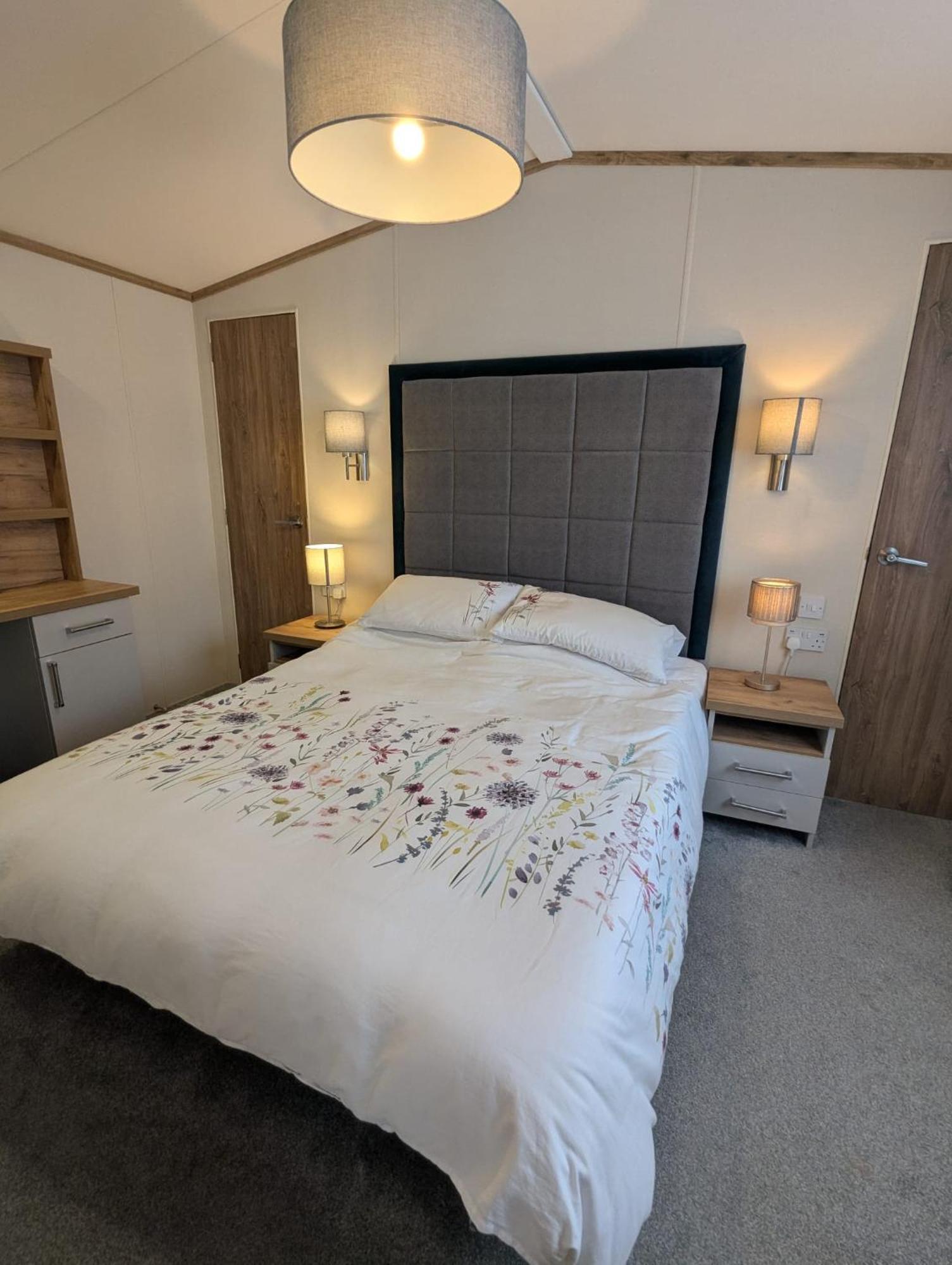Spacious Comfortable Holiday Home With Unique Layout On 5 Star Shorefield Holiday Park Милфорд-он-Си Экстерьер фото